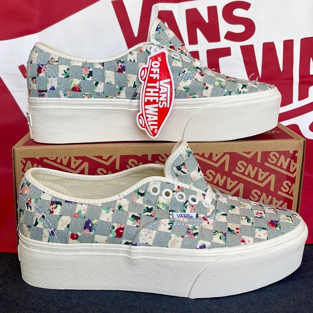 Vans Authentic Stac
(Woven) Floral/Multi
VNOA5KXXAZA
WMNS sneakers - Platforms